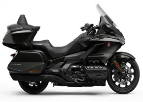 shinkakuでGold Wing Tourをレンタル